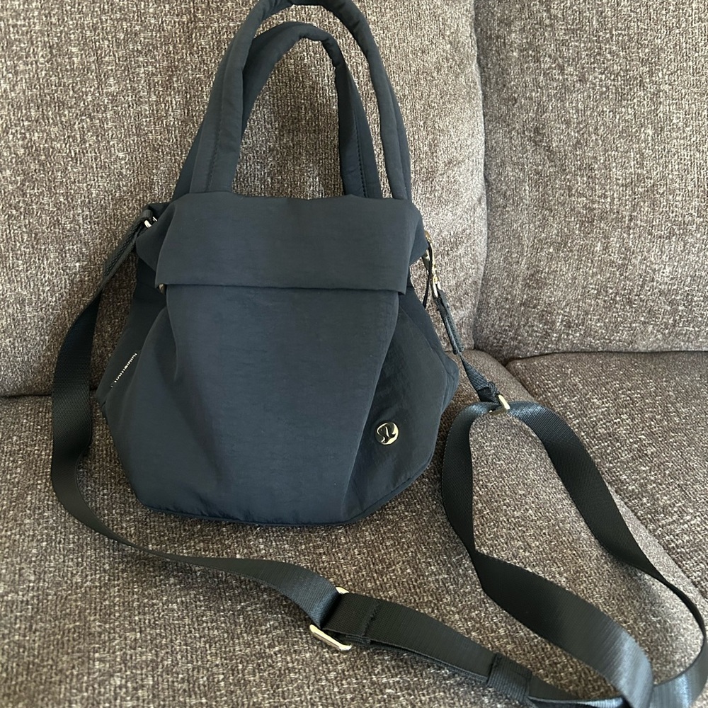 Lululemon On My Level small tote